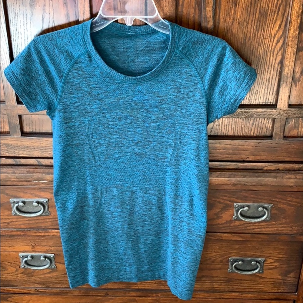 Lululemon Swiftly Tech shirt size 6